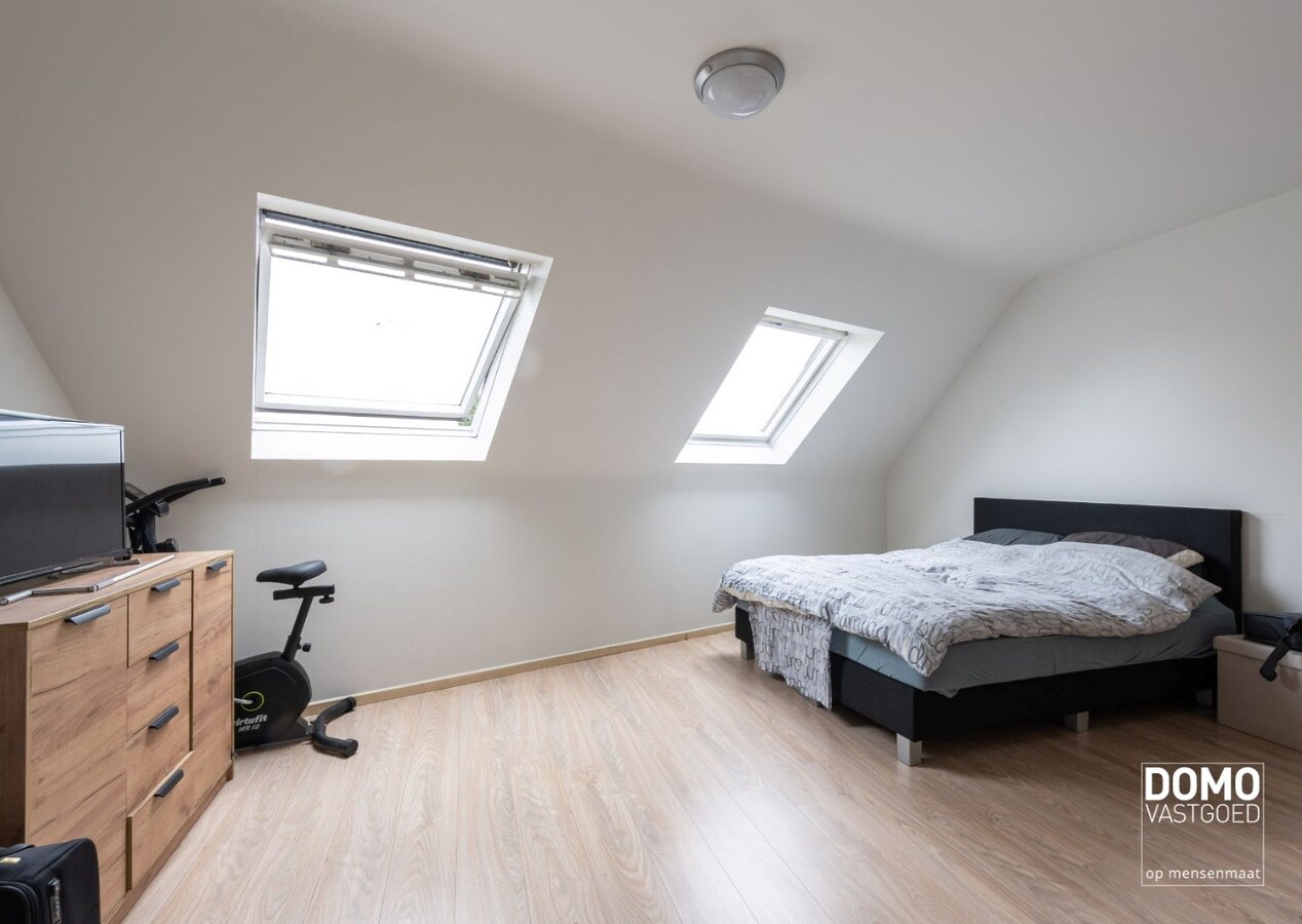 MODERN DUPLEXAPPARTEMENT MET TERRAS EN AUTOSTANDPLAATS IN LANAKEN 