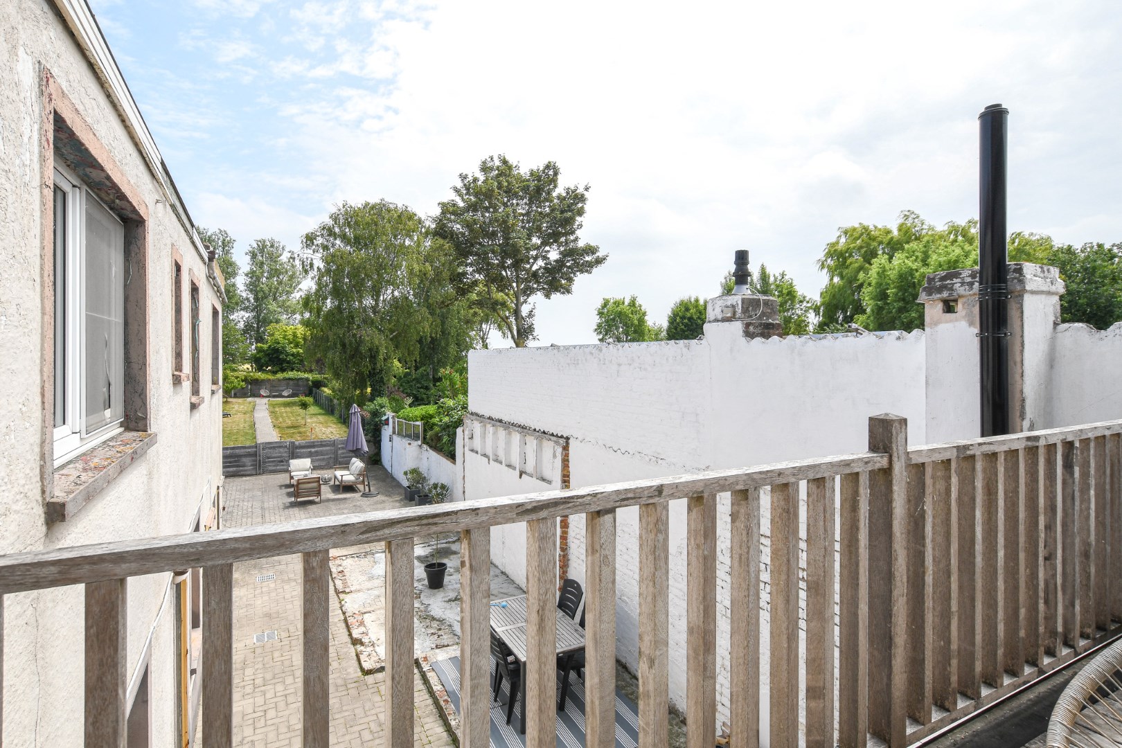 Ruime bel-etagewoning met tuin en bijgebouw, vlakbij centrum De Haan 