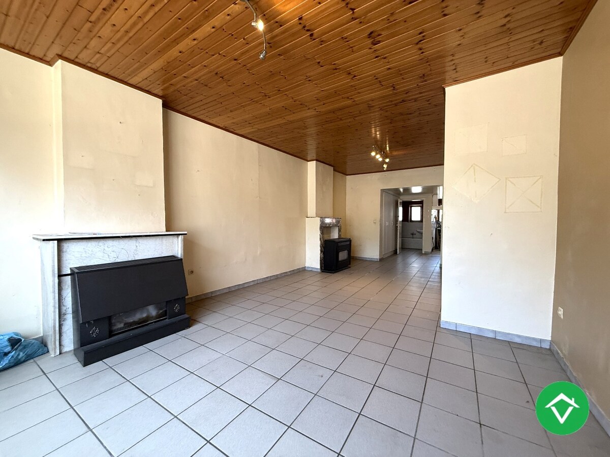 Op te frissen rijwoning met 3 slaapkamers en tuin in centrum Staden 