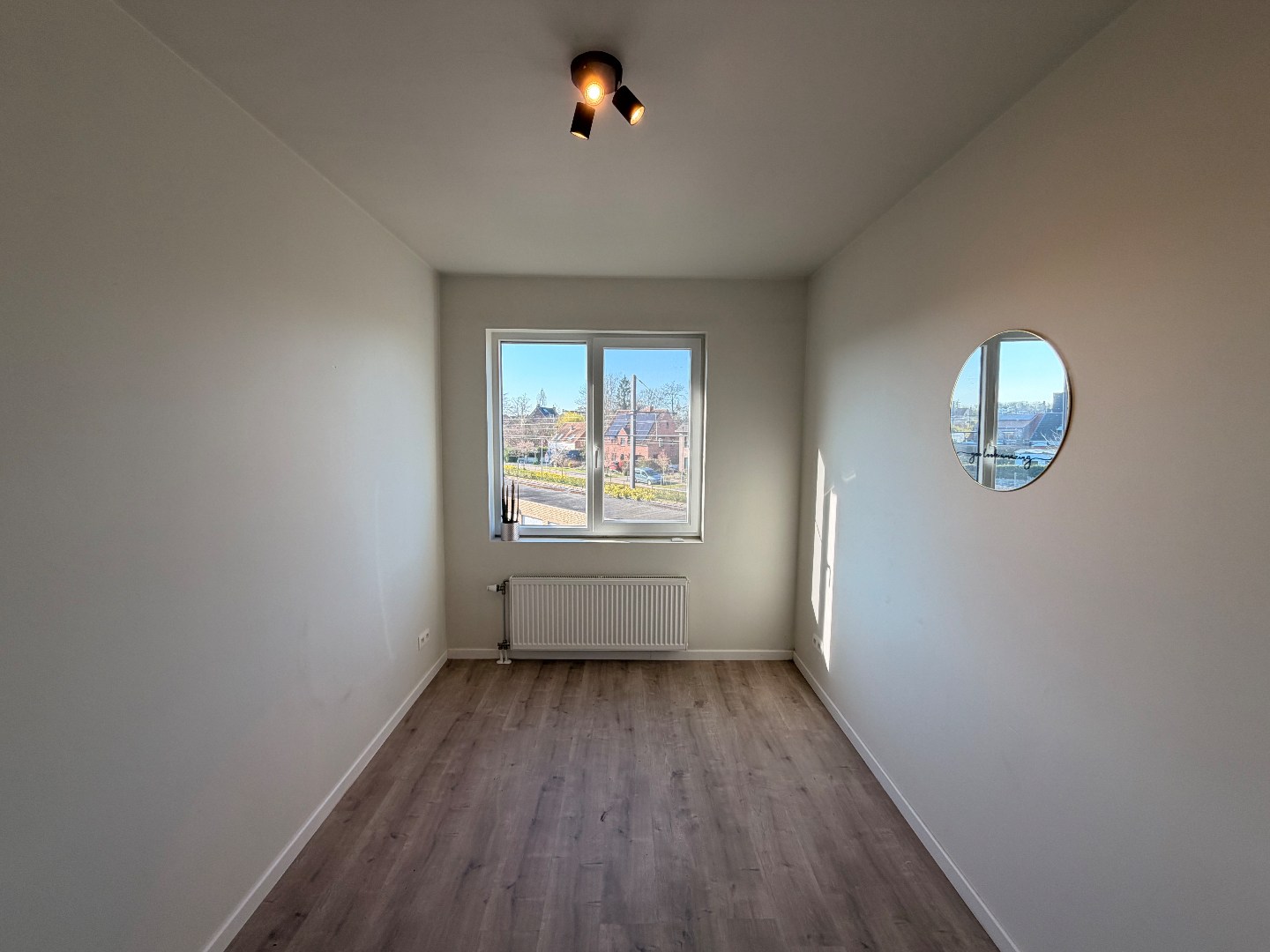 Instapklaar appartement met twee slaapkamers op een rustige ligging te Lint! 