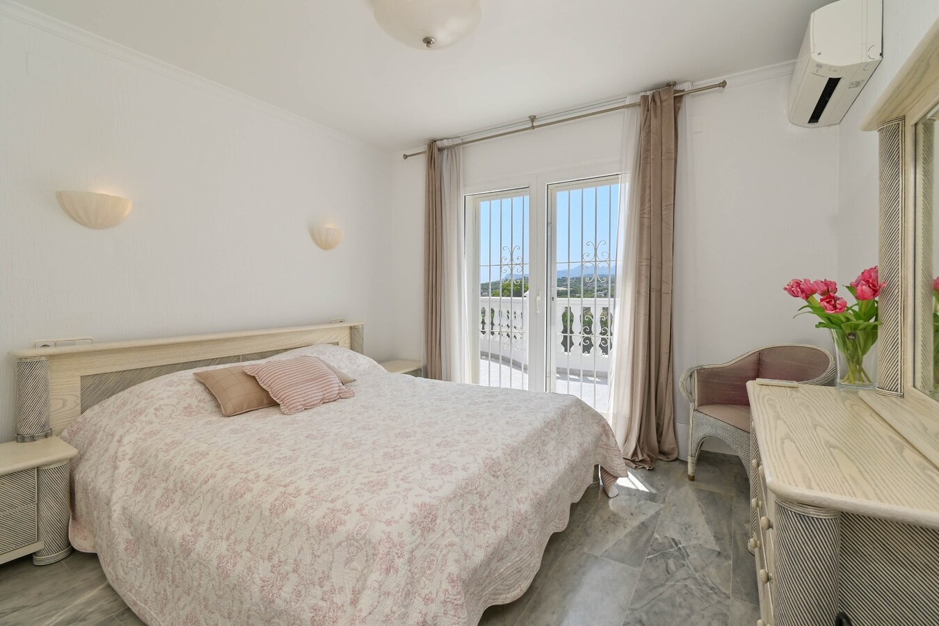 Uniek renovatieproject met zeezicht op wandelafstand van Moraira 