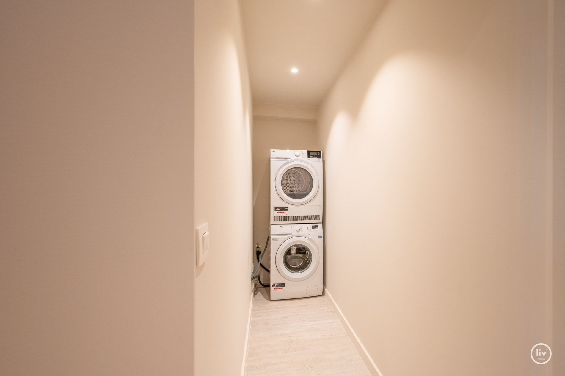 Projet de rénovation luxueux comprenant 3 chambres, situé sur l'avenue Dumortier (largeur de façade de 7 mètres). 