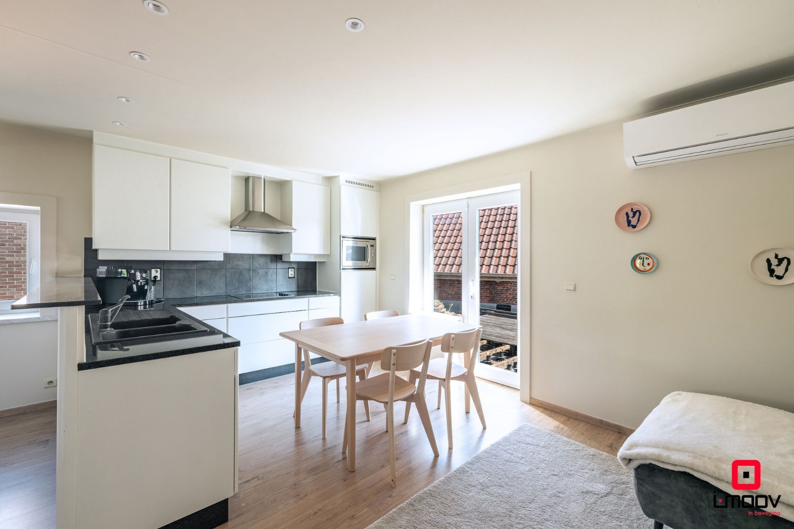 Instapklaar duplexappartement met ruim terras op centrale ligging te Wetteren 