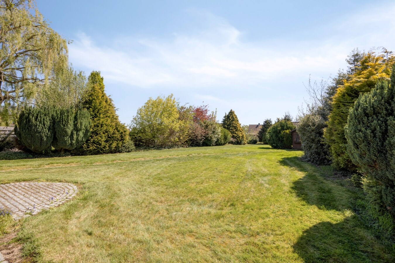 Instapklare bungalow met zuidtuin, garage en rust in Outgaarden 