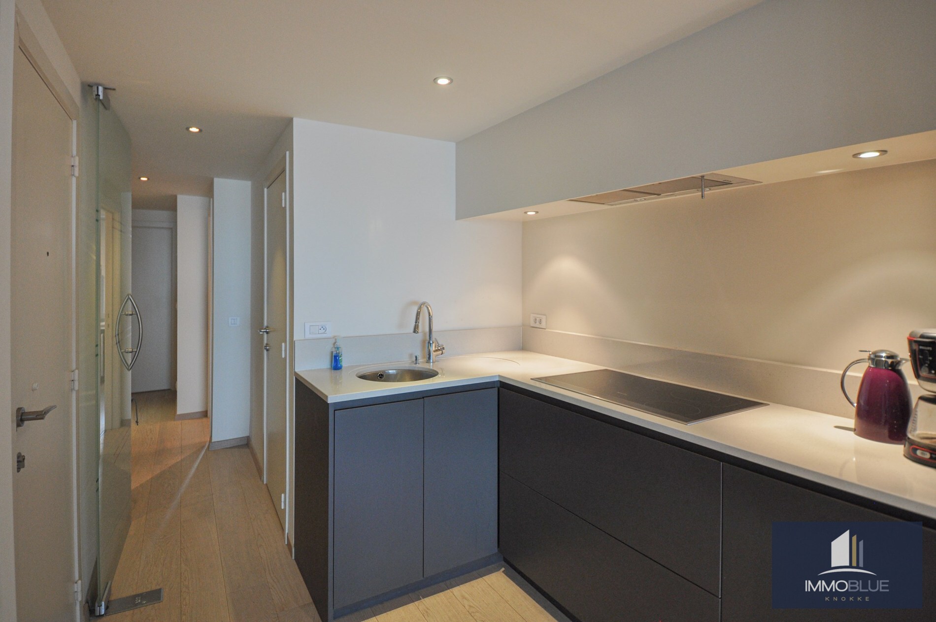 Appartement avec vue frontale sur la mer, situé à proximité de la place du Driehoeksplein. 