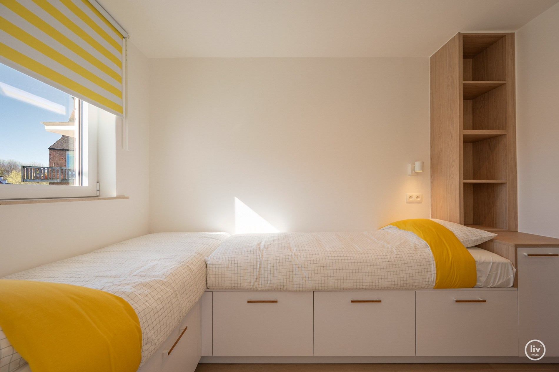 Appartement d'angle orienté au sud avec vue dégagée, situé dans une charmante résidence de villas à distance de marche de la digue de Duinbergen. 
