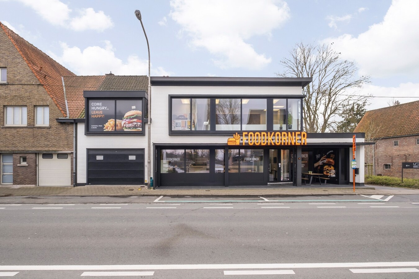 Uniek &amp; Instapklaar handelspand met woonst in Heule te koop ! 