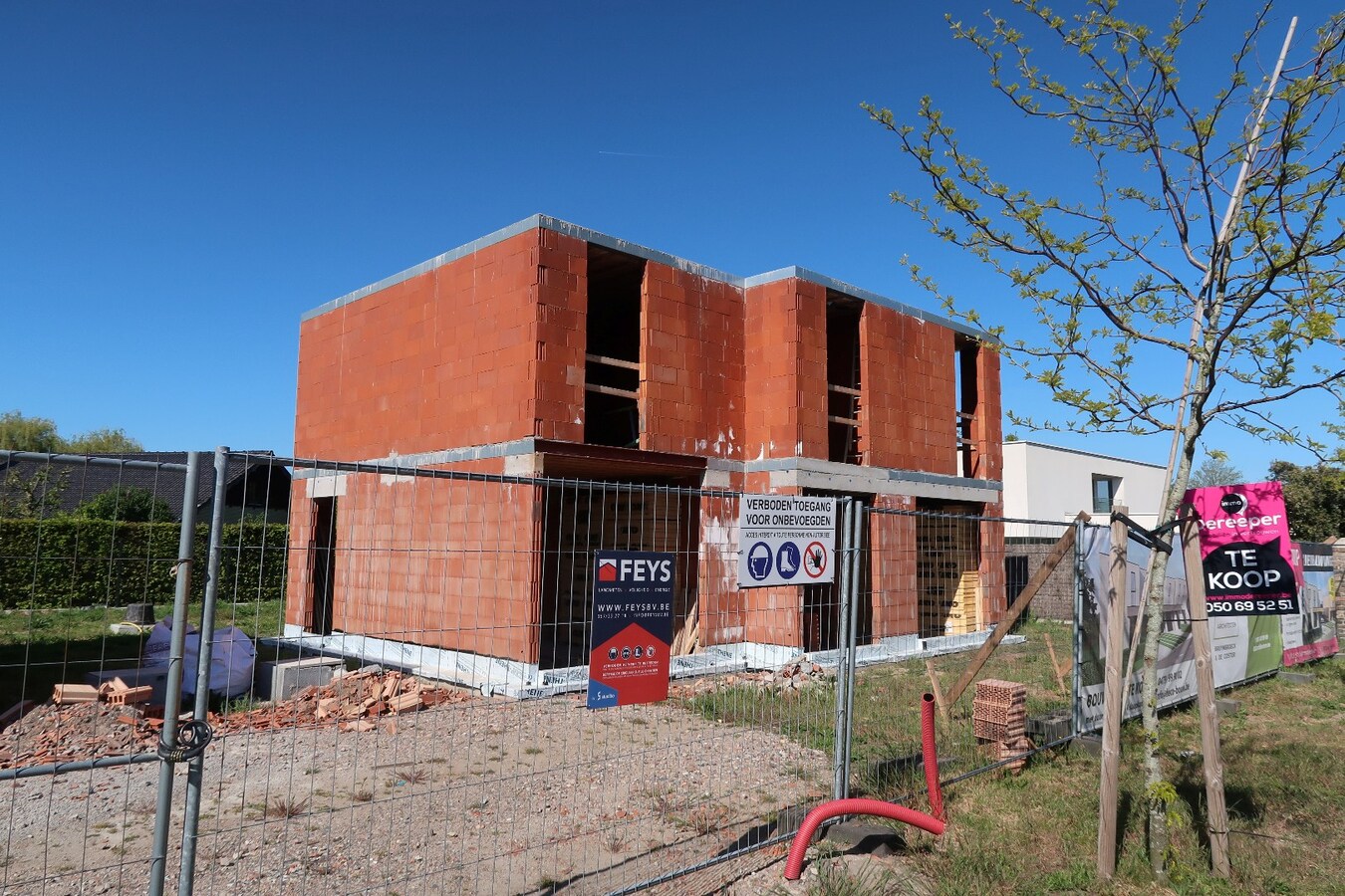 Nieuwbouwwoning op 416 m² – volledig naar eigen smaak af te werken 