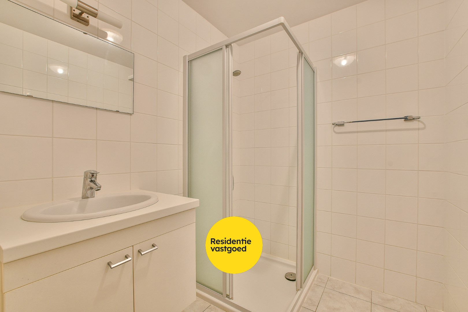 Modern gelijkvloers appartement met 2 slaapkamers– op slechts 500m van strand en zee! 