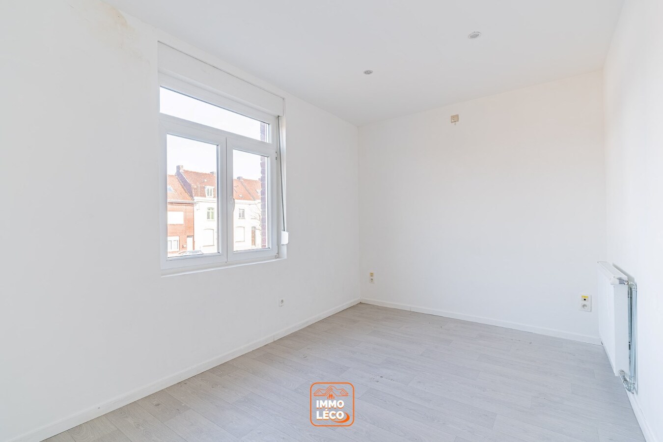 Maison 4 chambres avec jardin, dans une rue avec facilités de stationnement 