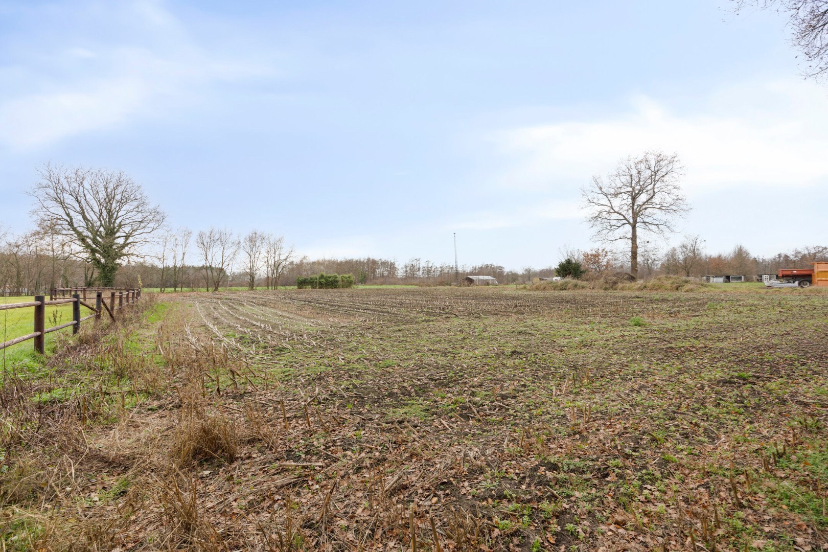 Bouwgrond met voorwaardelijke verkaveling voor 2 open bebouwingen te Mol 
