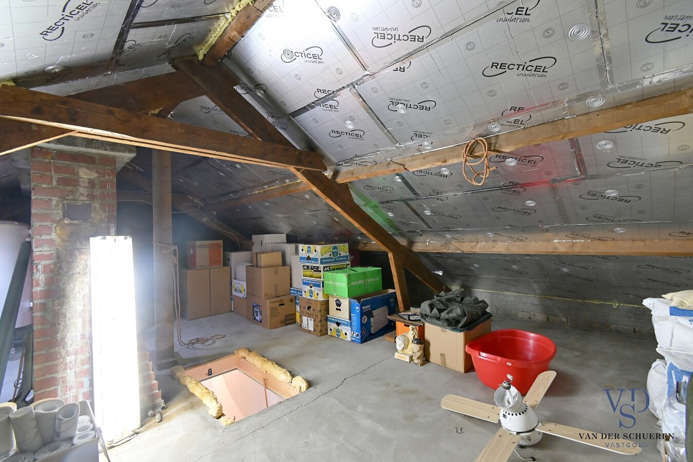 Degelijke, ruime eigendom in rustige residentiële wijk 