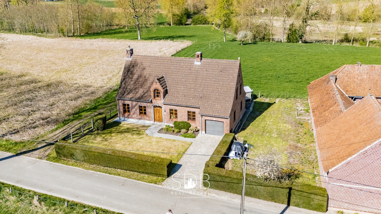 Boerderij met aanpalende graslanden op 12.970m² + mogelijkheid tot bijkopen graslanden +/-20ha 