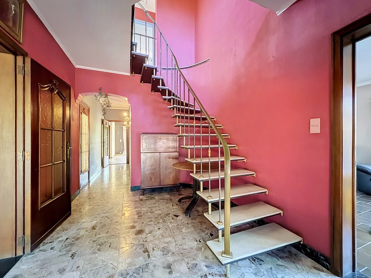 Ruime sixties villa op 3.630m² nabij dorpskern Steenhuize 