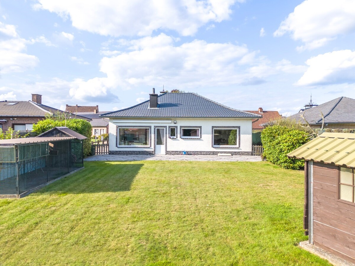 Charmante laagbouwwoning in rustige woonwijk te Hillegem 