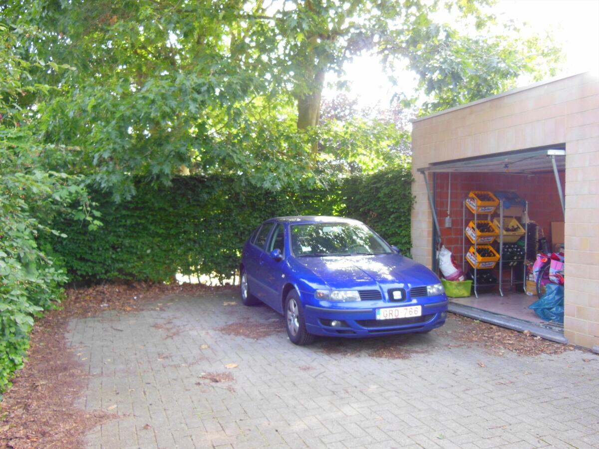 Gezellig gelijkvloersappartement met zonnige tuin en garage 