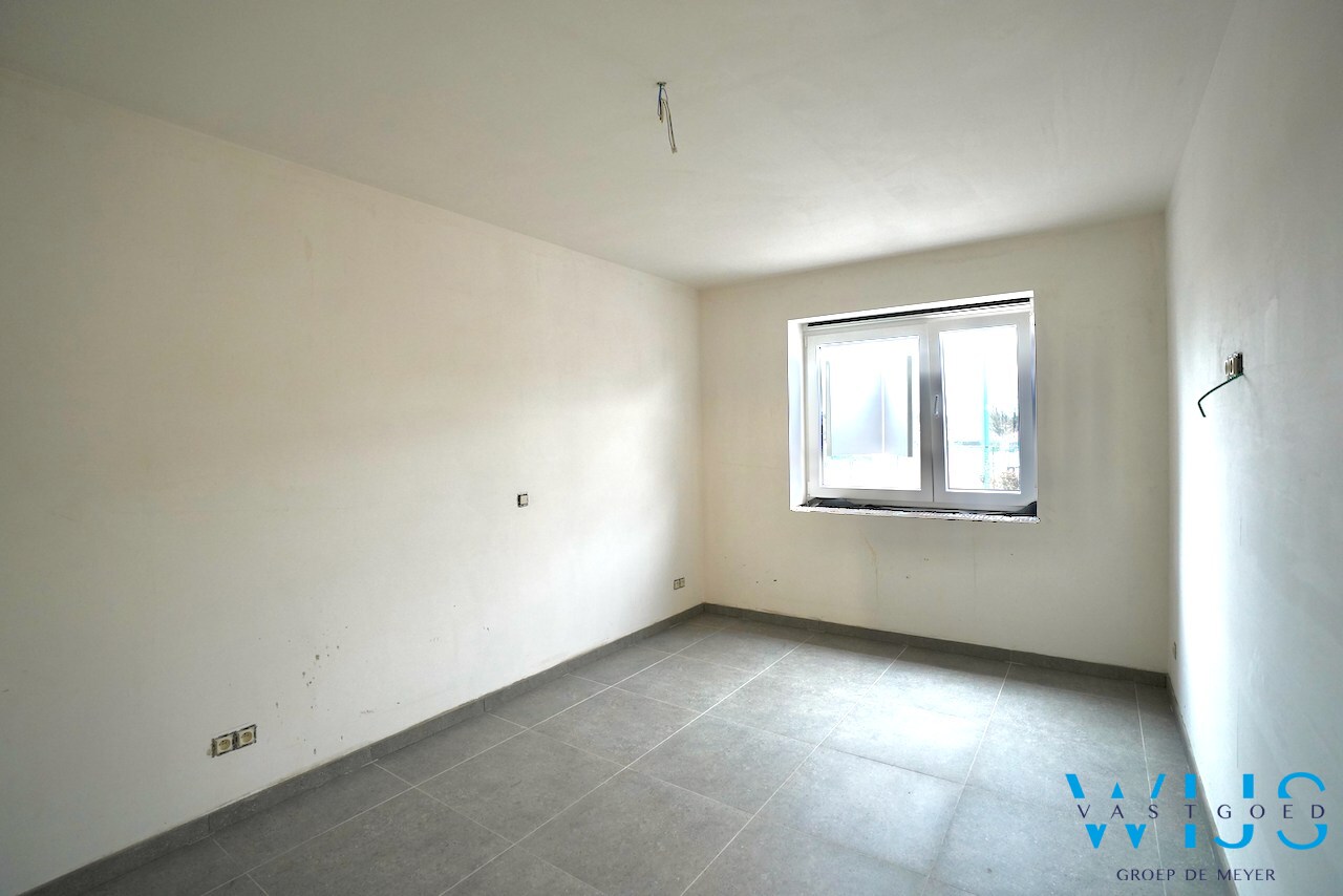 Drieslaapkamer appartement met garage in hartje Ertvelde ! 