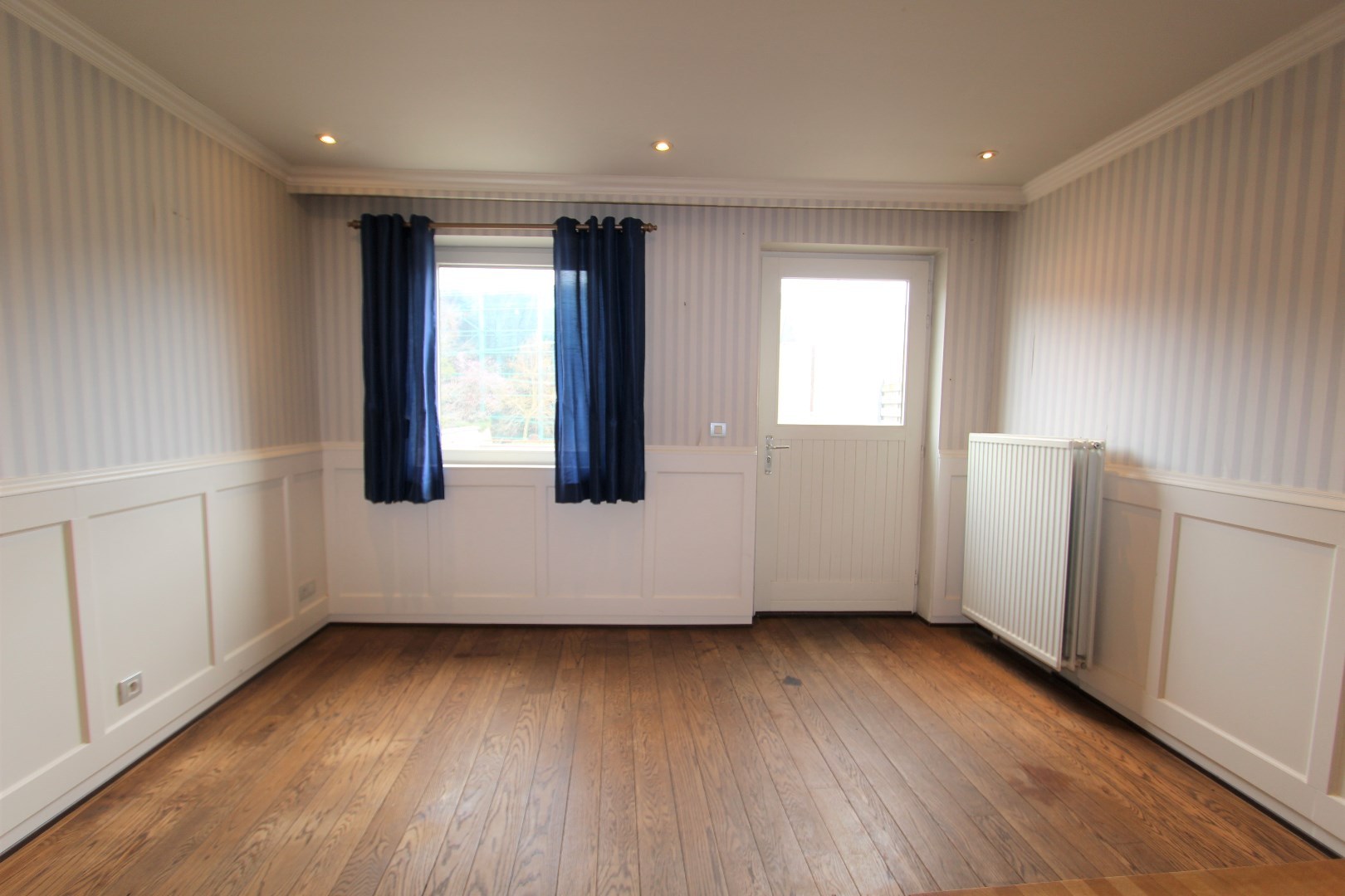 PRACHTIG GELEGEN MODERNE HANDELSWONING 