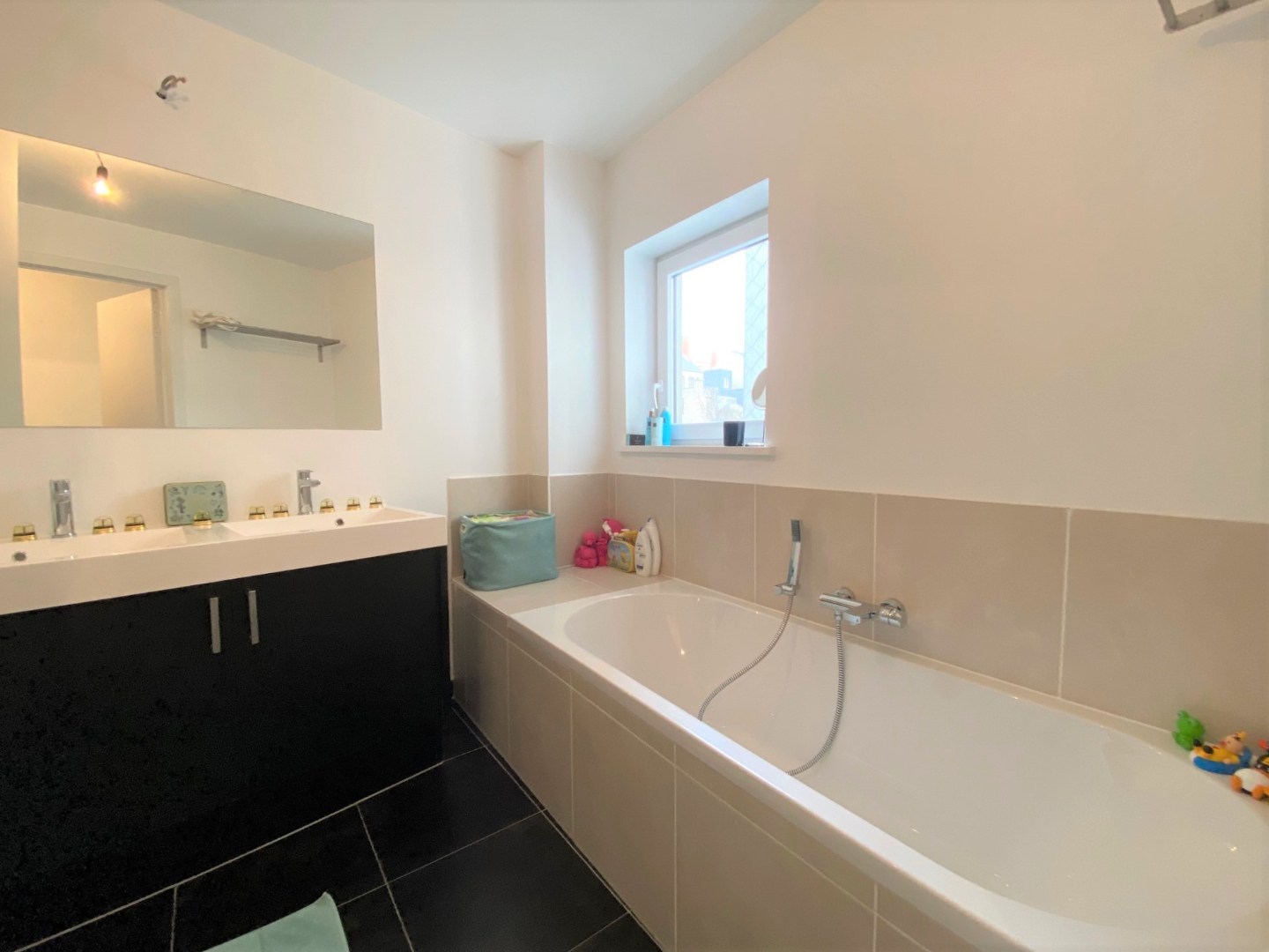 MODERN 2 SLPK APP - TERRASSEN - RUSTIGE WOONWIJK 