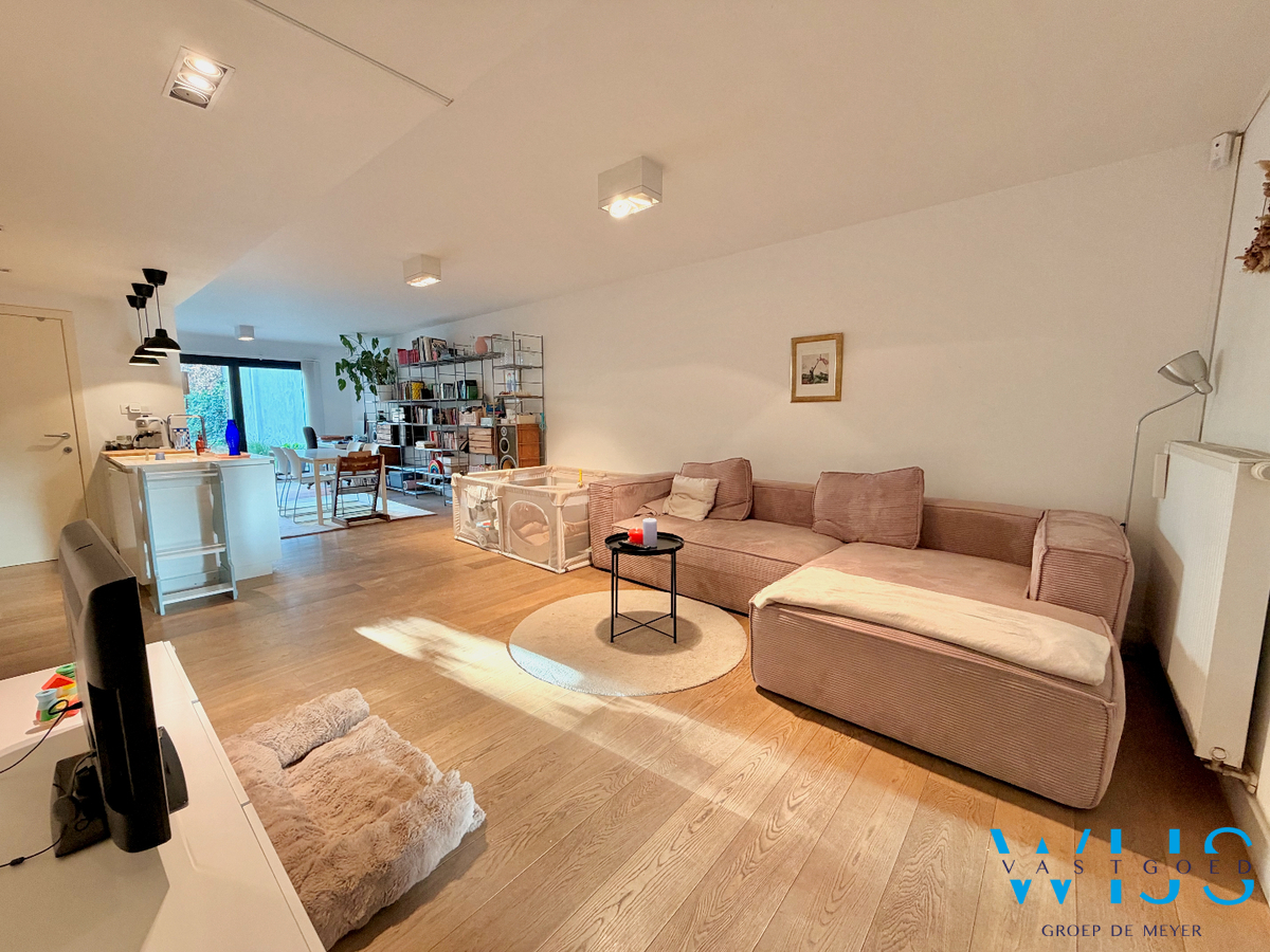 Ruim gelijkvloers appartement met tuin en 2 parkeerplaatsen in Gent! 