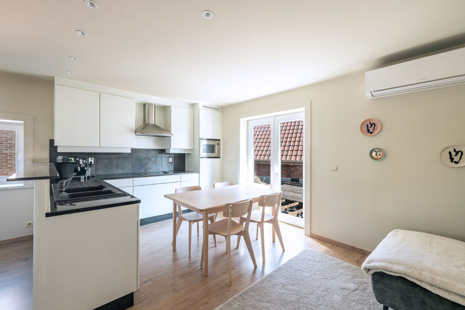 Instapklaar duplexappartement met ruim terras op centrale ligging te Wetteren 