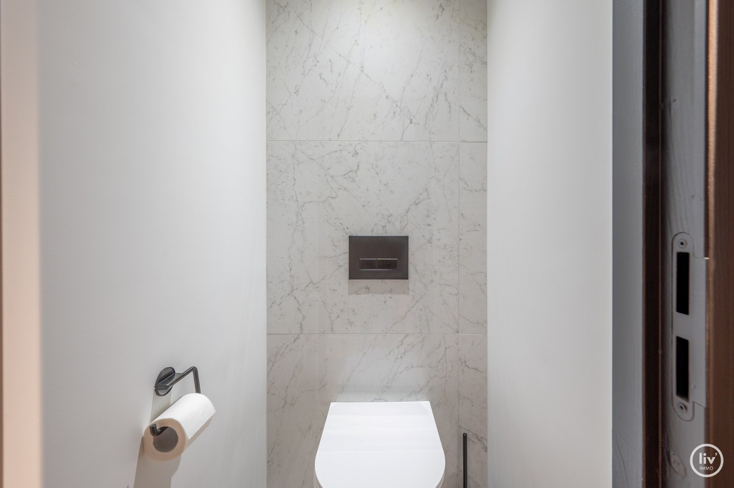 GEMEUBELD - Hoogstaand gerenoveerd en tevens gemeubeld 3-kamer appartement op wandelafstand van de Zeedijk-Albertstrand. 