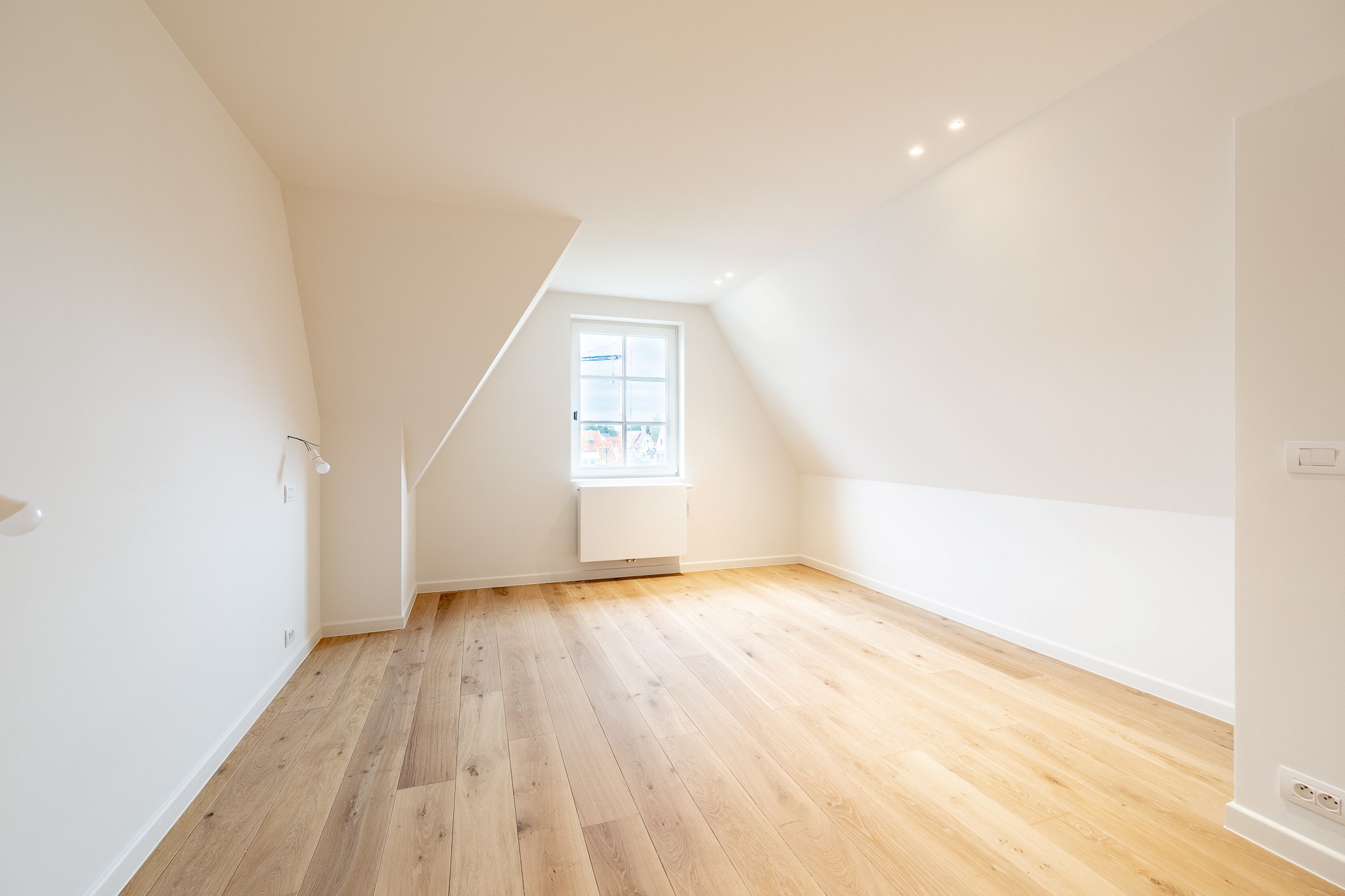 Prachtig gerenoveerde  halfopen woning op topligging nabij centrum, zee en strand 