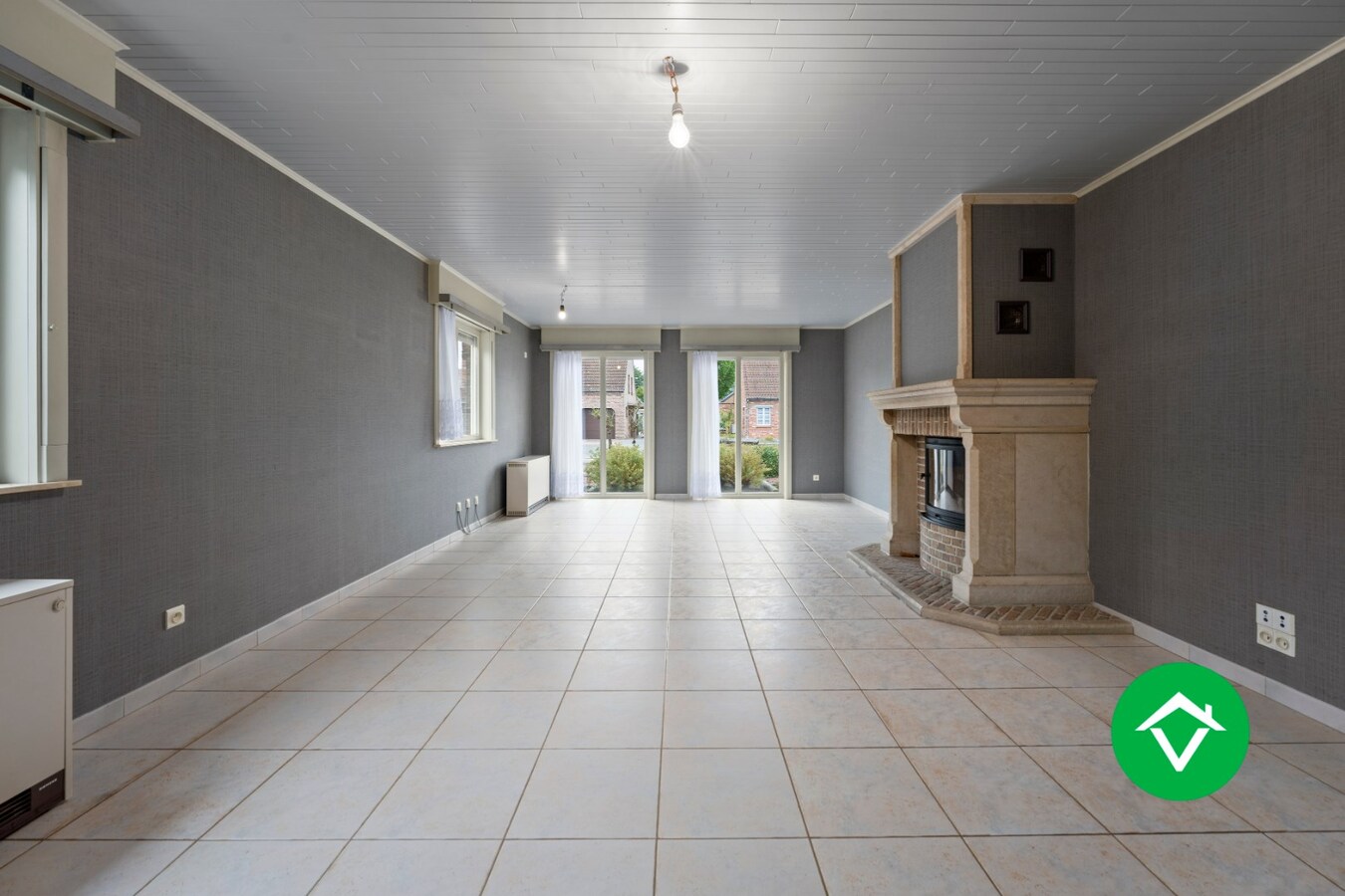 Kloeke woning met 4 slaapkamers in een woonwijk te Ichtegem. 