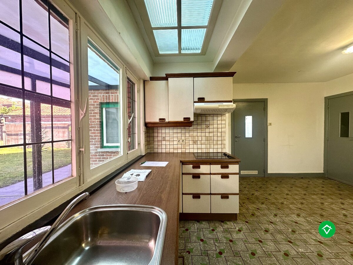 Op te frissen halfopen woning op rustige ligging nabij centrum Koekelare 