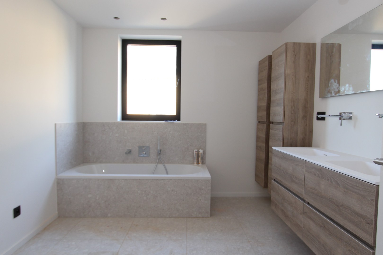 PRACHTIG AFGEWERKTE WONING (2020) 