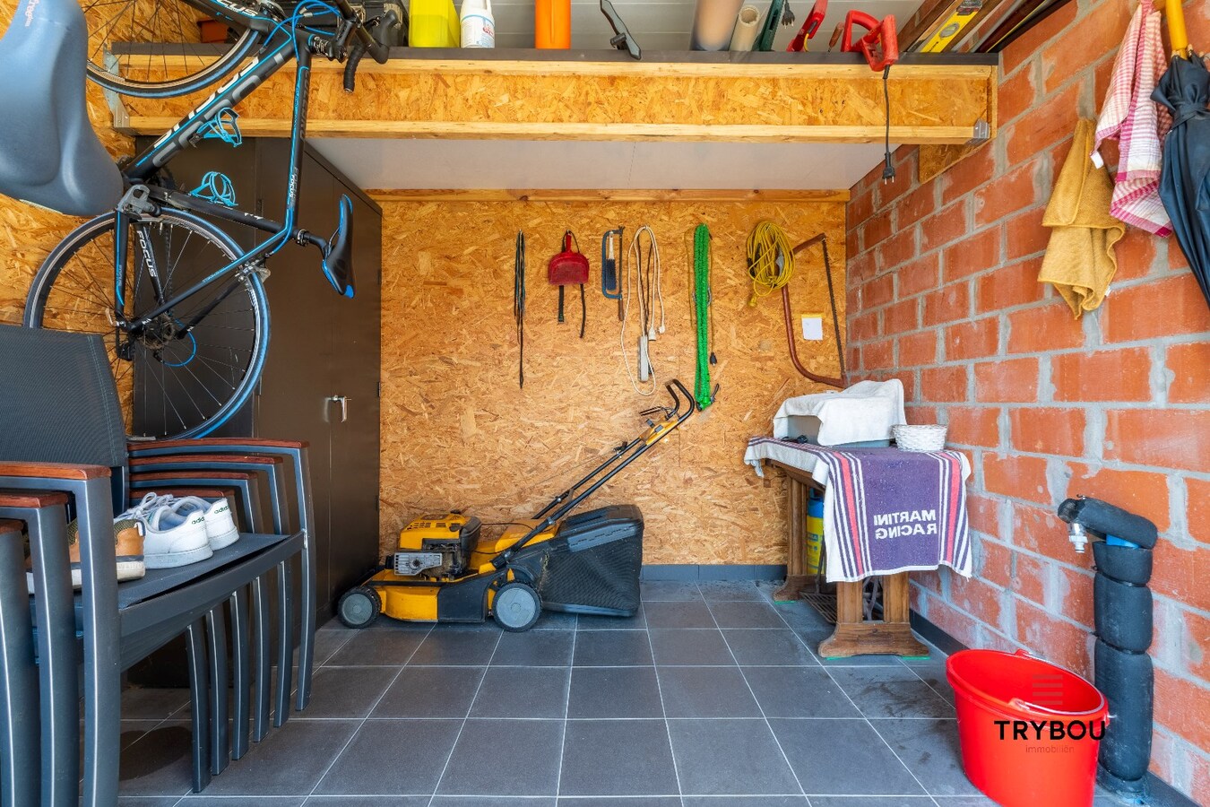 Gezellige en ruime woning met tuin - instapklaar in het hart van Ledegem 