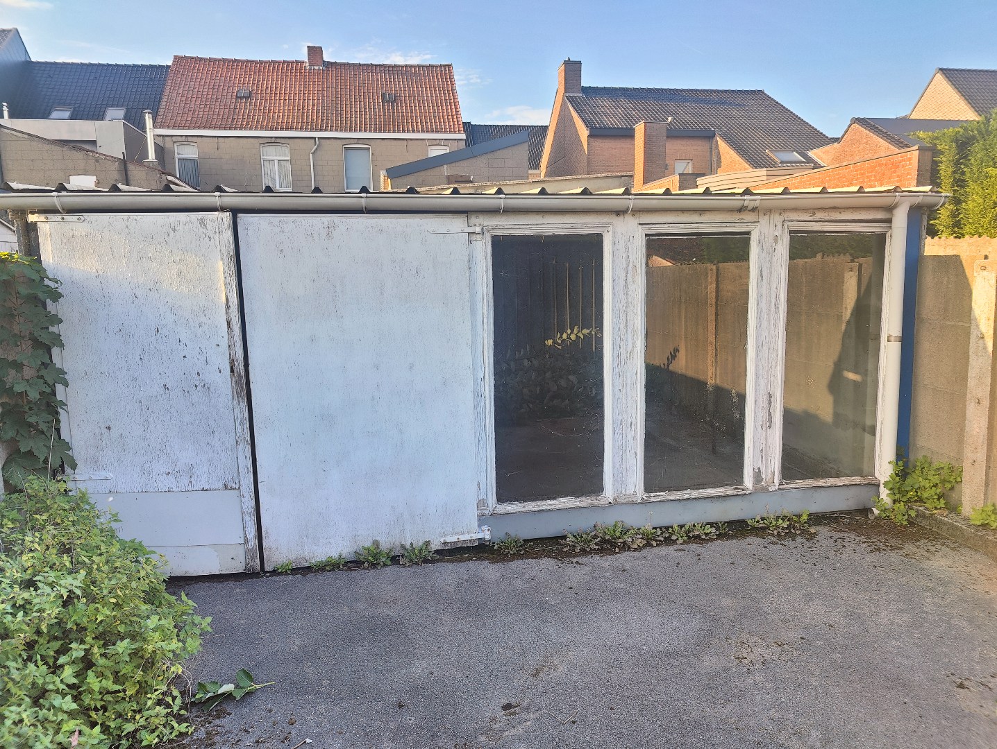 Garage met bergruimte te koop in centrum Pittem 