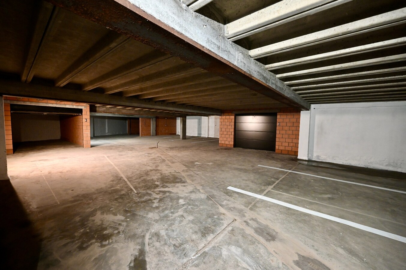 RUIME GARAGEBOX OP CENTRALE LIGGING NABIJ MERCATOR 