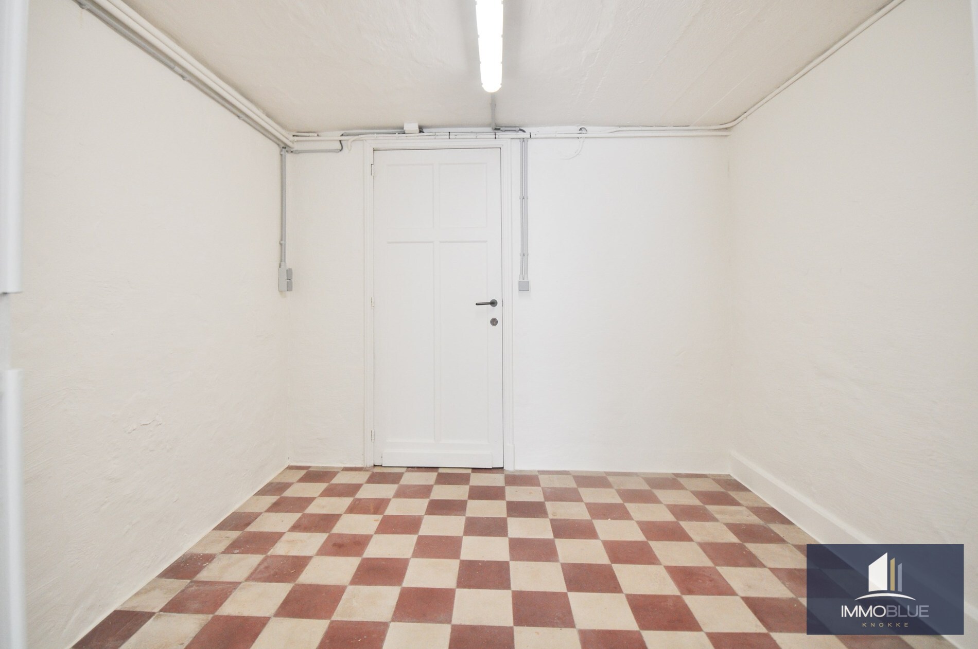 Volledig gerenoveerd hoek-appartement met een prachtig zicht op het Zegemeer. 