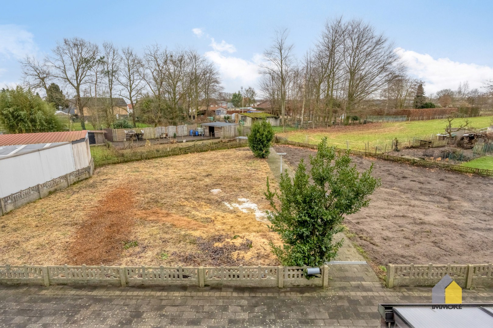 Neeroeteren: Op te frissen, vrijstaande woning op 8 a 26 ca met 5 slpks. 