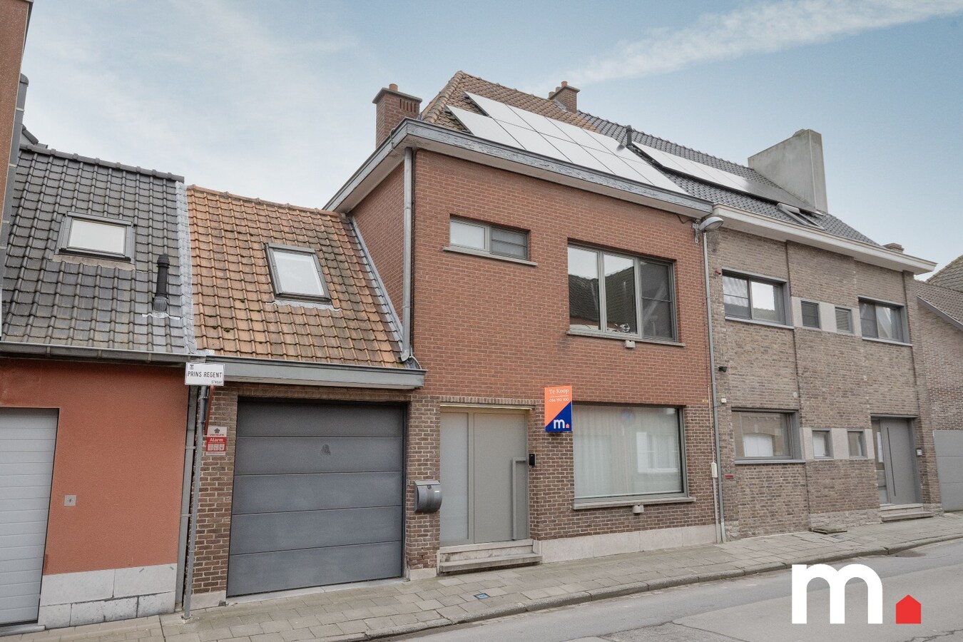 Instapklare woning te Lauwe met 4 slaapkamers nabij het centrum met garage ! 