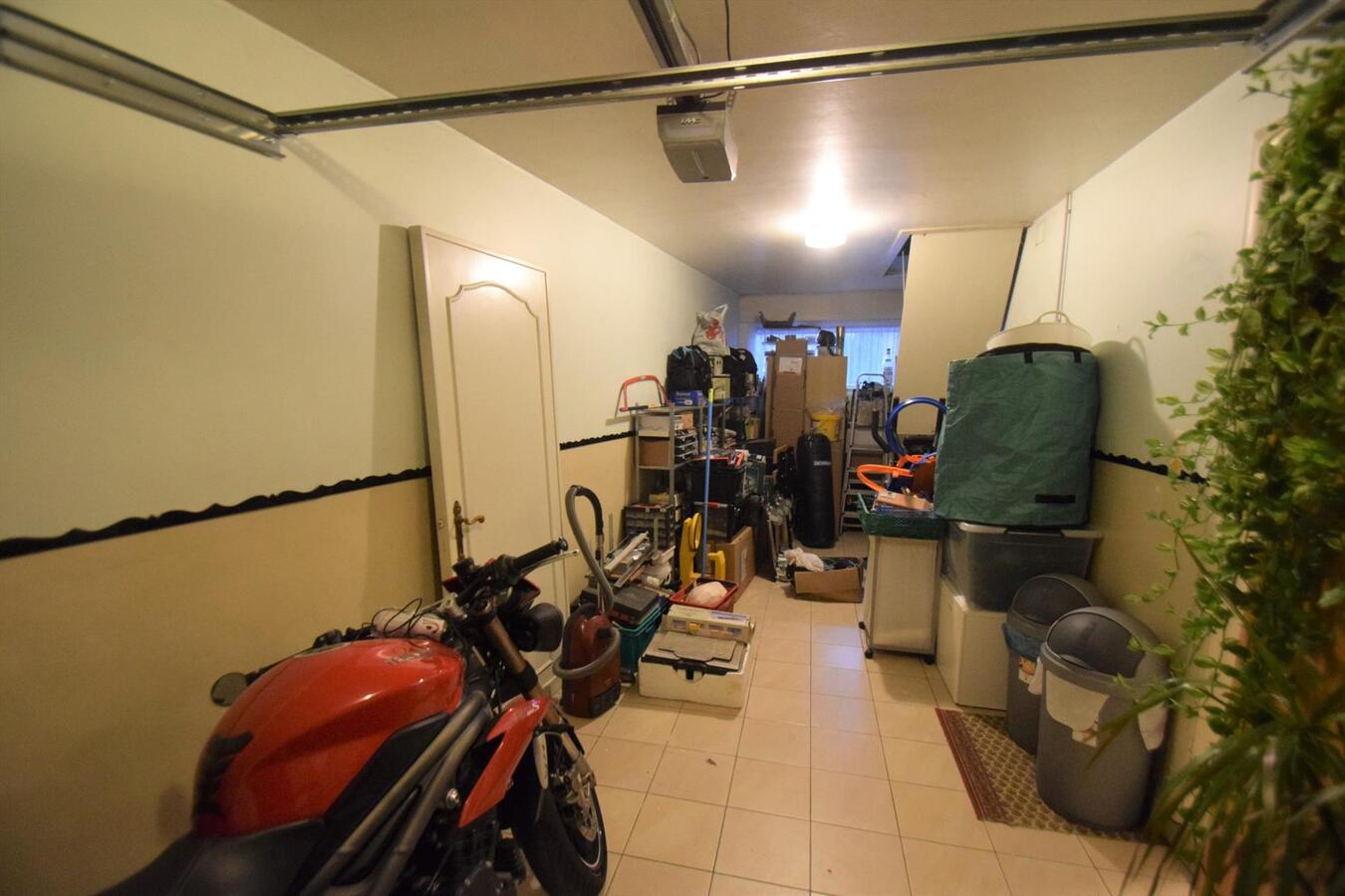 Ruime halfopen 3-slaapkamer-woning met garage en tuin 