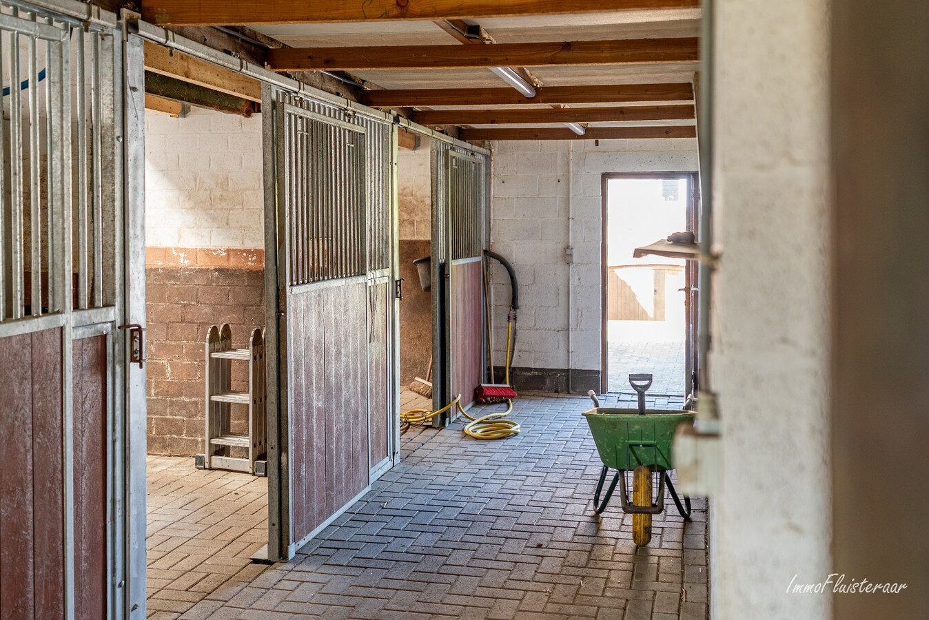 Ruime woning met paardenstallen op ca. 85 are te Kinrooi 