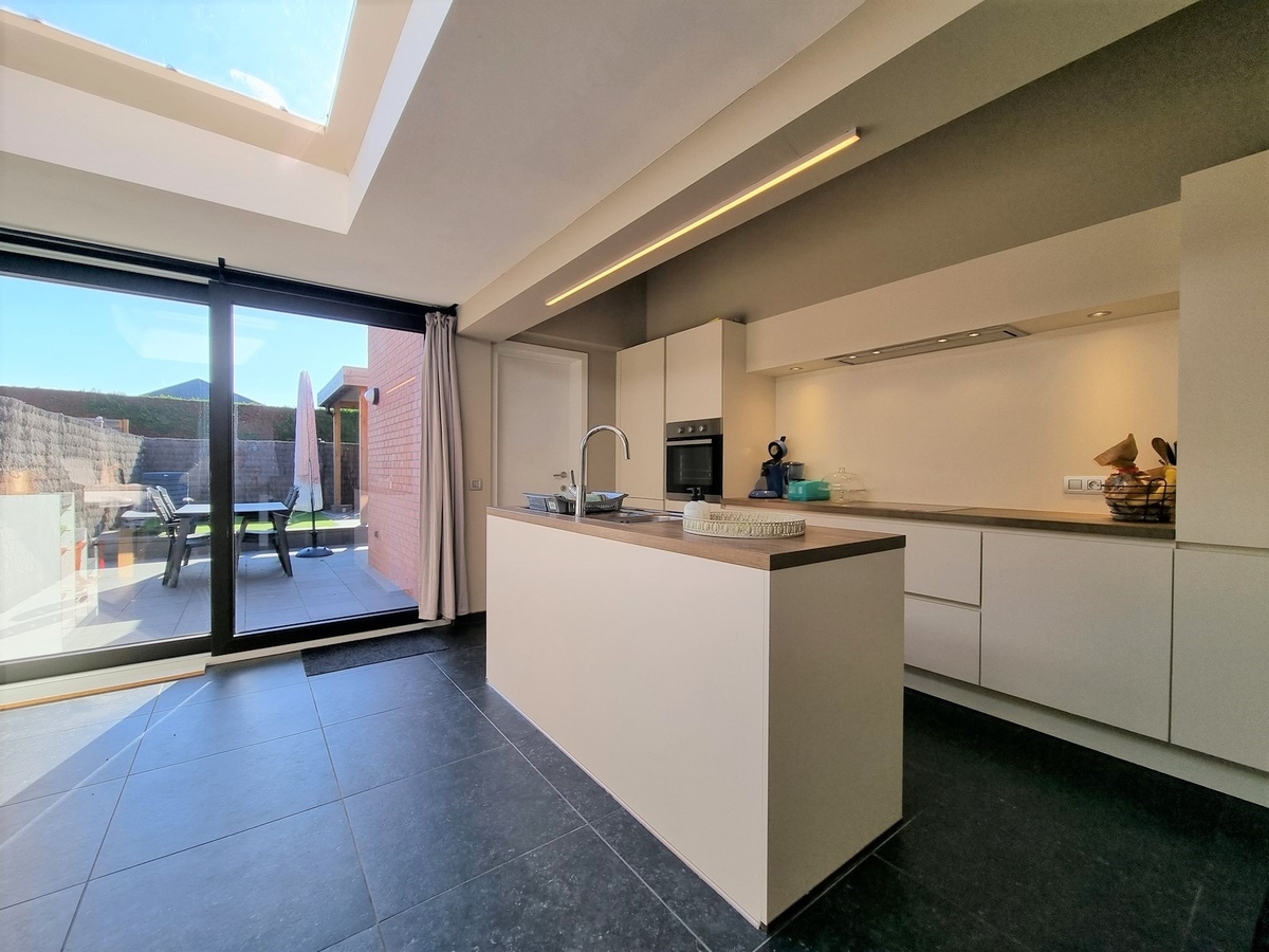 Leuke, volledige gerenoveerde woning met tuin - Roeselare 