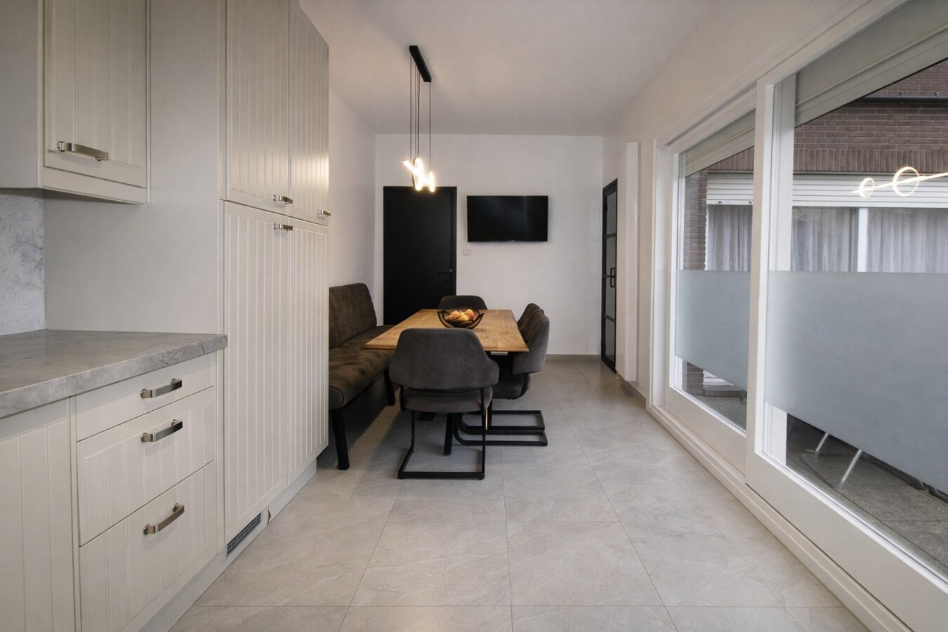 Te koop: Charmante halfopen gezinswoning met 4 slaapkamers en zuidgerichte tuin in hartje Sint-Niklaas! 