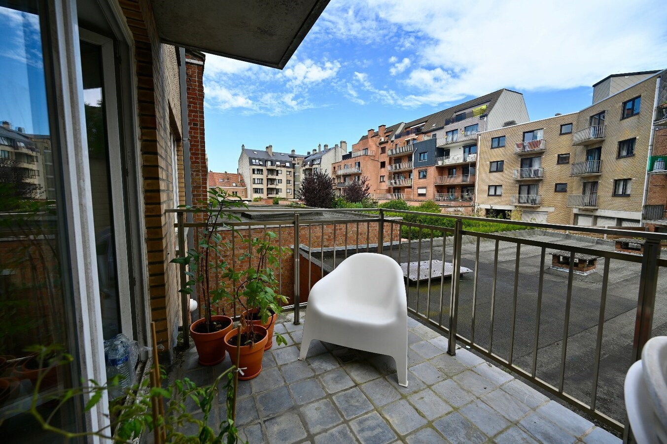 INSTAPKLAAR LICHTRIJK 2 SLAAPKAMER APPARTEMENT 