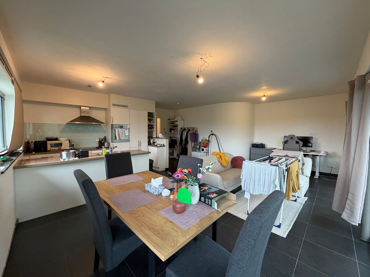2 slpk-appartement nabij allerhande voorzieningen. 
