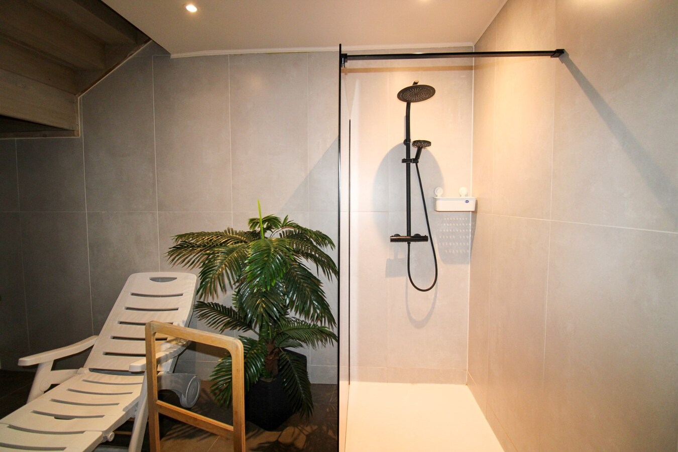 Veelzijdig handelshuis met woonst en luxueuze B&amp;B op toplocatie aan de Markt van Temse! 