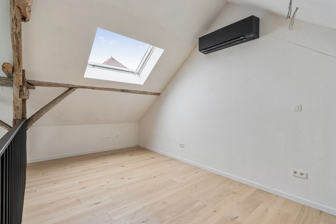 Exclusieve woning in volledig heropgebouwde hoeve op een perceel van 4a60ca! 