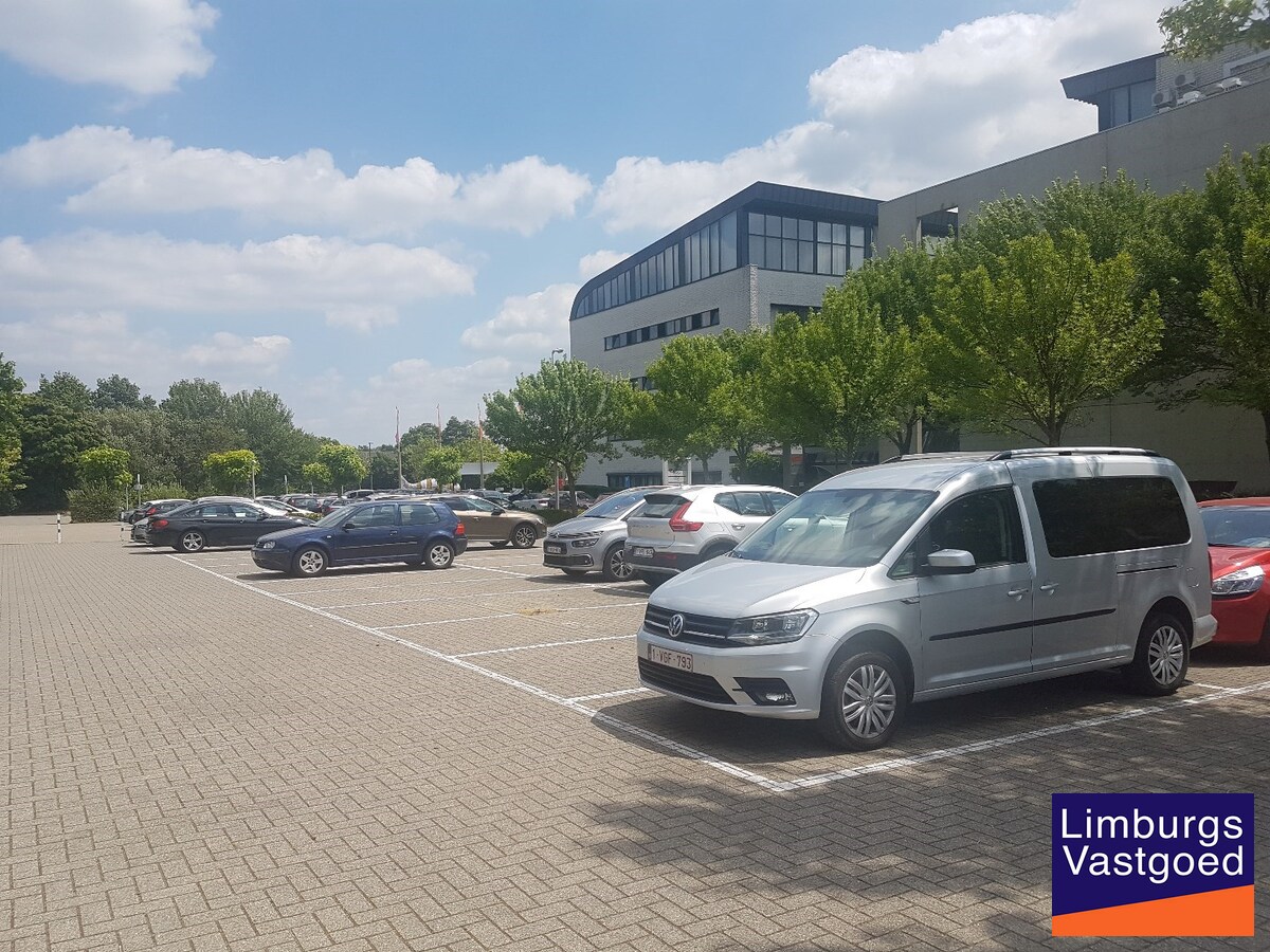 Kantoren - 780 m² - aan Grote Ring, achterzijde VOKA 