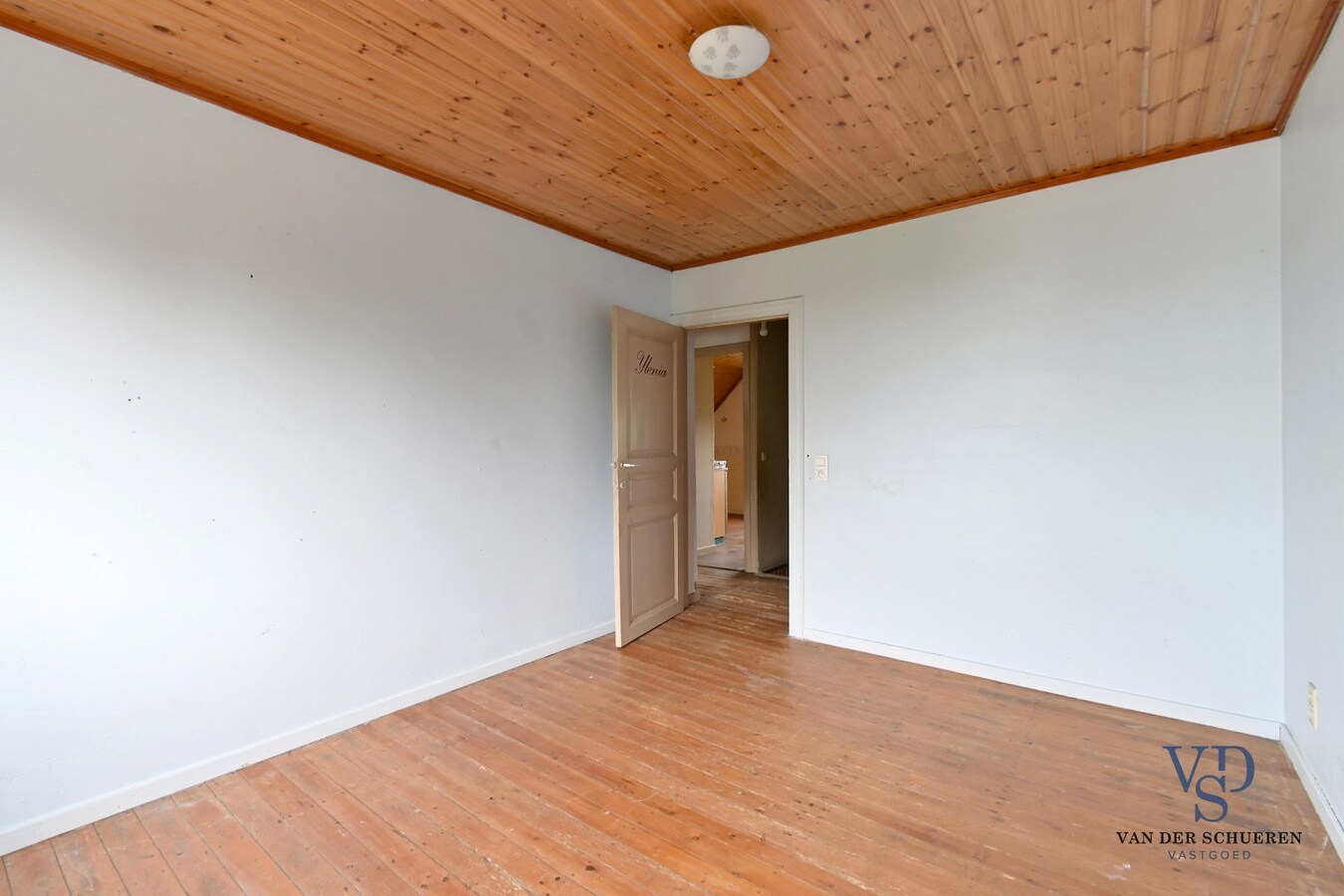 Te renoveren woning op ruim perceel te Kerkgate Mater. 