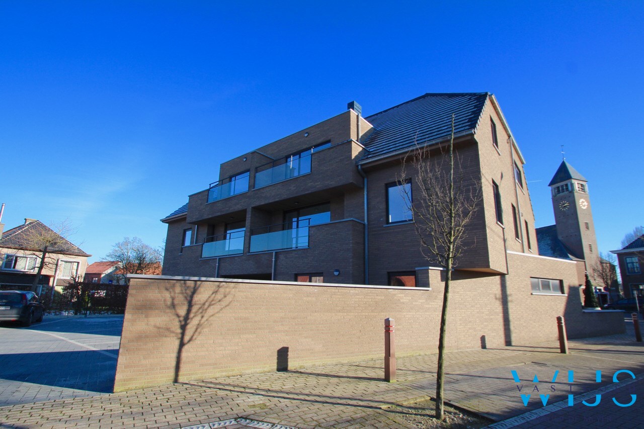 Instapklaar tweeslaapkamer appartement met 2 terrassen te Kluizen ! 