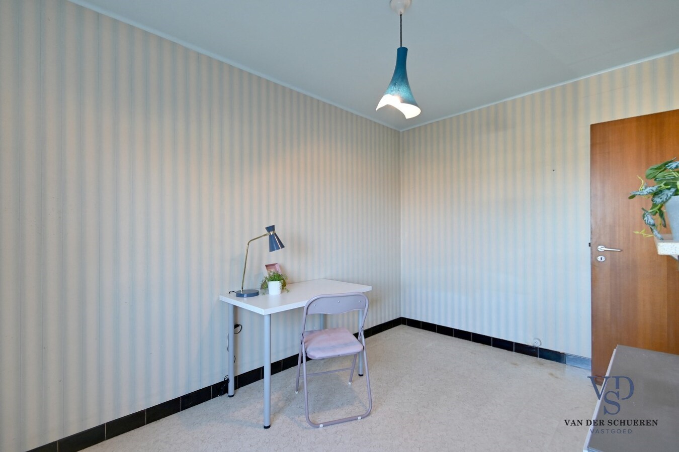 Degelijke, ruime woning (op te frissen). 