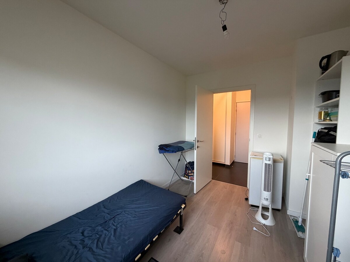 2 slpk-appartement nabij allerhande voorzieningen. 