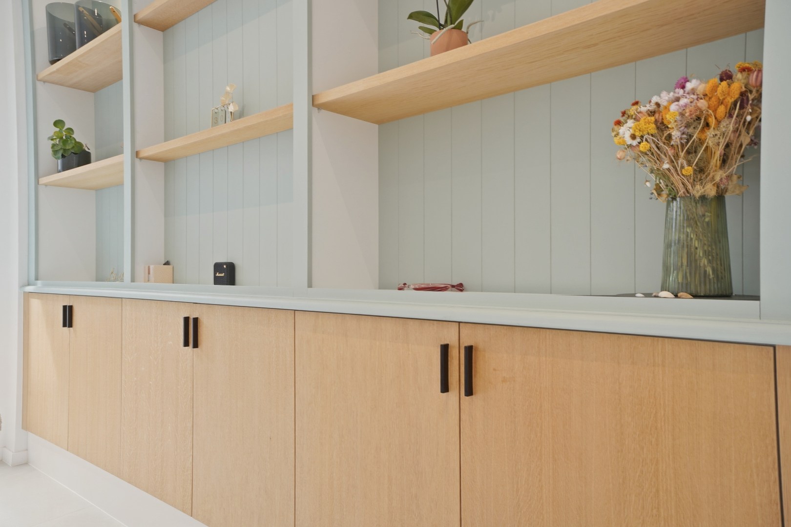 Subliem gerenoveerde herenwoning met 6 slaapkamers inclusief garage in Nieuwpoort-Stad op 135 m². 